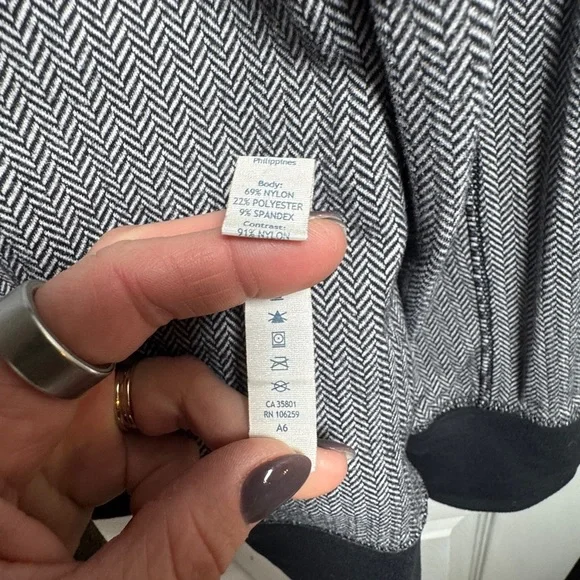 Lululemon Think Fast Hoodie Women Size 10 Black Herringbone Sweatshirt - Picture 6 of 8